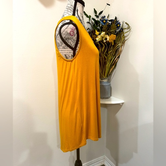 Agnes & Dora Gold Relaxed Tank Top size Small - Picture 2 of 7